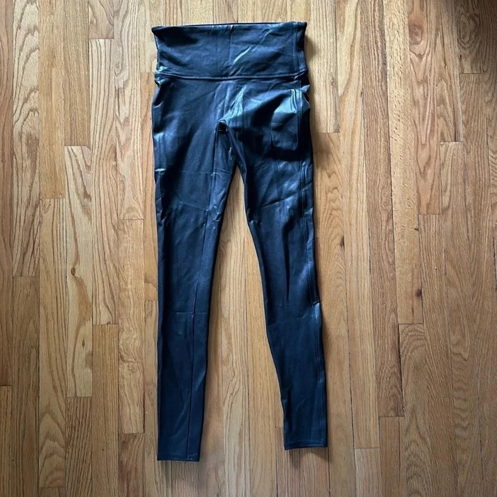 Spanx L faux leather leggings black shiny great pre owned condition 30” inseam